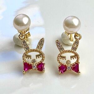 E135-Handmade Freshwater Pearl Bunny Earring